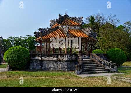 Traditionelle vietnamesische Pavillon in der Verbotenen Stadt, Hue, Vietnam. Stockfoto