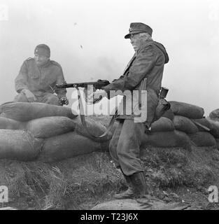 Das Eiserne Kreuz (1977) James Coburn, Klaus Lowitsch, Datum: 1977 Stockfoto