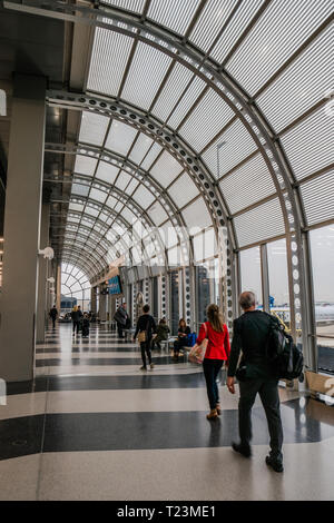 Personen innerhalb des Chicago O'Hare International Airport Stockfoto