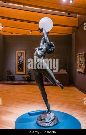 Junge Tänzerin Skulptur von Harriet Whitney frishmuth innen Crystal Bridge Museum in Nordwest Arkansas Stockfoto