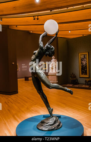 Junge Tänzerin Skulptur von Harriet Whitney frishmuth innen Crystal Bridge Museum in Nordwest Arkansas Stockfoto