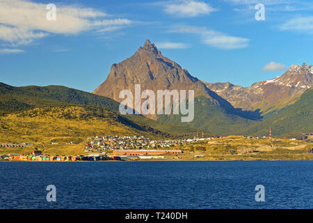 Ushuaia, die südlichste Stadt der Welt, Beagle Kanal und Anden steigen über, Ushuaia, Feuerland, Argentinien Stockfoto