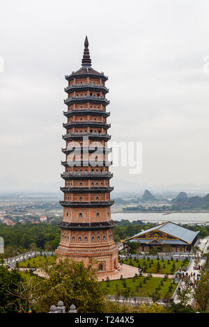 Pagode in Bai Dinh Tempel, buddhistische Tempel auf Bai Dinh Berg in Gia Vien Bezirk, Provinz Ninh Binh, Vietnam. Stockfoto