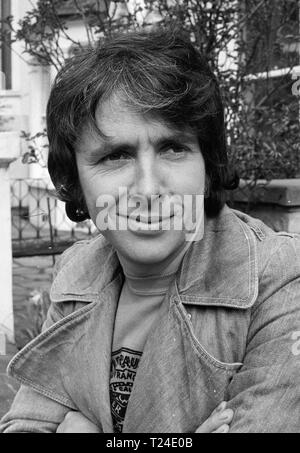 Mann über das Haus (1974) Richard O'Sullivan, Datum: 1974 Stockfoto