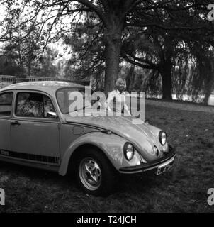 Mann über das Haus (1974) Sally Thomsett, Datum: 1974 Stockfoto