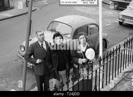 Mann über das Haus (1974) Bill Pertwee, Doug Fisher, Johnny Briggs, Datum: 1974 Stockfoto