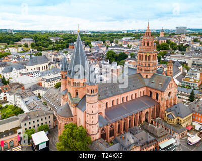 Mainzer Dom Antenne Panoramablick, auf dem Marktplatz der Stadt Mainz in Deutschland Stockfoto