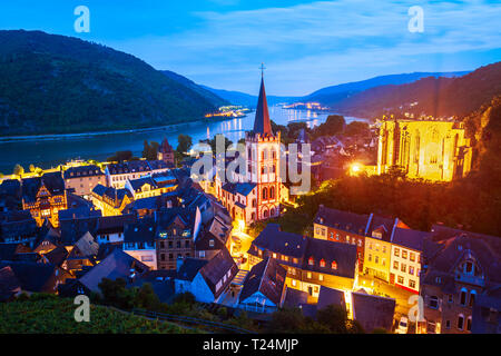 Bacharach Antenne Panoramablick. Bacharach ist eine kleine Stadt im Rheintal in Rheinland-Pfalz, Deutschland Stockfoto