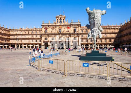 SALAMANCA, SPANIEN - 22. SEPTEMBER 2017: Die Plaza Mayor oder Main Square ist ein großer Platz im Zentrum von Salamanca, als öffentlicher Platz, Sp verwendet Stockfoto