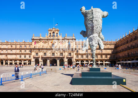 SALAMANCA, SPANIEN - 22. SEPTEMBER 2017: Die Plaza Mayor oder Main Square ist ein großer Platz im Zentrum von Salamanca, als öffentlicher Platz, Sp verwendet Stockfoto