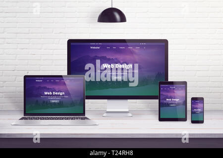 Reaktionsschnelle Website auf mehrere verschiedene Anzeigegeräte. Konzept der Web Design, entwicklung Schreibtisch. Stockfoto