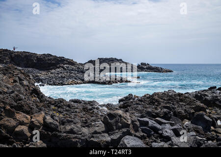 Vulkanischen Felsküste und dem Leuchtturm Faro de la Rasca, entlang der Malpais de la Rasca, Palm Mar, Teneriffa, Kanarische Inseln, Spanien Stockfoto