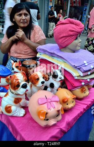 Verkauf Keramik Hunde - gamarra Markt in Lima. Abteilung von Lima Peru Stockfoto