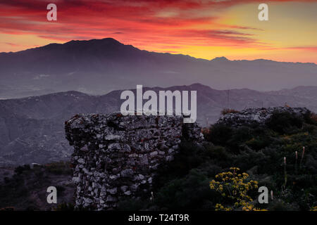 Sonnenaufgang über La Maroma in der Axarquia, gesehen von Castillo de Comares, Malaga, Andalusien, Spanien Stockfoto