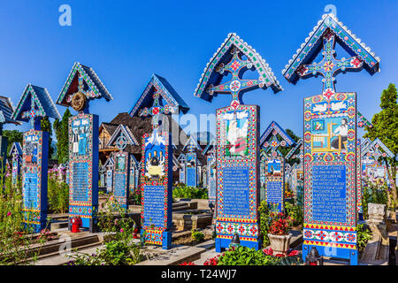 Banat, Rumänien: 4 August, 2018 - Fröhliche Friedhof (Cimitirul Vesel) in Sapanta Dorf, Norden Rumäniens. Stockfoto