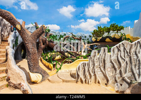 DALAT, VIETNAM - 13. MÄRZ 2018: Hang Nga Guesthouse oder Crazy House ist ein unkonventioneller Märchen Gebäude in Dalat in Vietnam. Stockfoto
