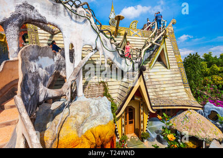 DALAT, VIETNAM - 13. MÄRZ 2018: Hang Nga Guesthouse oder Crazy House ist ein unkonventioneller Märchen Gebäude in Dalat in Vietnam. Stockfoto