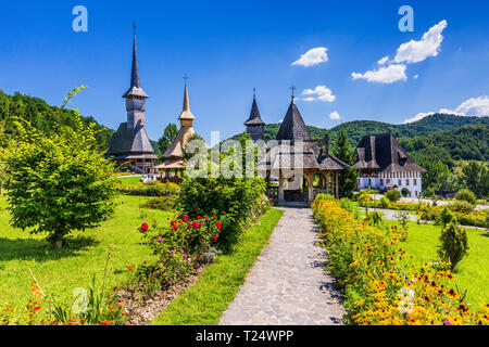 Barsana, Rumänien. Holzkirchen in Barsana Kloster. Der maramures Region. Stockfoto