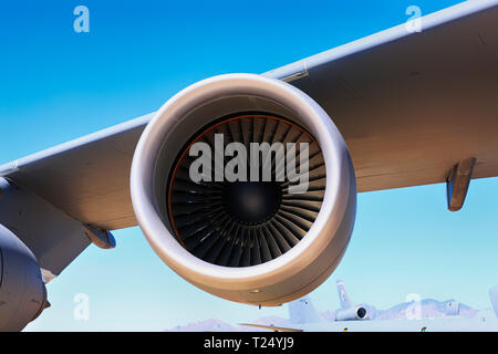 Jet Engine auf einem USAF Lockheed C-5 Galaxy Schweres Transportflugzeug auf der Davis-Monthan AFB Airshow in Tucson AZ Stockfoto