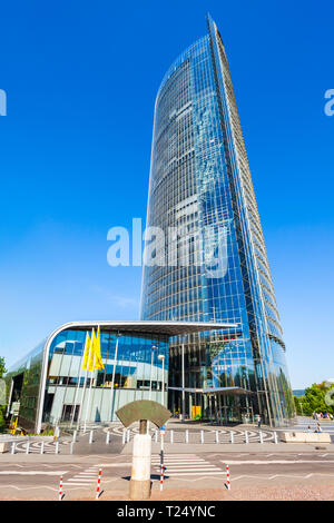 BONN, Deutschland - 29. JUNI 2018: Post Tower ist der Sitz der Logistikunternehmen Deutsche Post DHL in Bonn Stadt in Deutschland Stockfoto