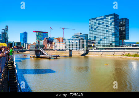 Düsseldorf, Deutschland - Juli 01, 2018: Medienhafen oder Media Harbour ist eine umgebaute Hafen in Düsseldorf Stadt in Deutschland Stockfoto