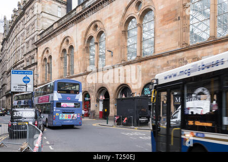 Hope Street Glasgow, am stärksten verschmutzten Schottlands Street - Busse fahren Vergangenheit Vorfahrt die Überwachung der Luftqualität Website - Glasgow, Schottland, Großbritannien Stockfoto