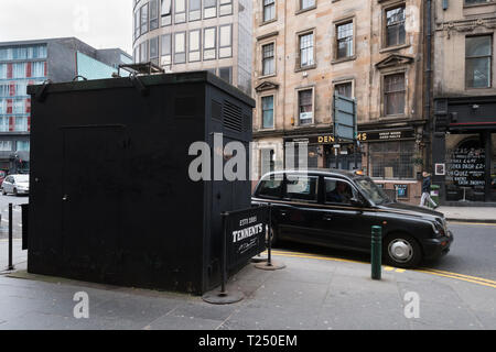 Hope Street Glasgow, am stärksten verschmutzten Schottlands Street - Taxi fahren Vergangenheit Vorfahrt die Überwachung der Luftqualität Website - Glasgow, Schottland, Großbritannien Stockfoto