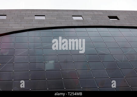 Reflexionen auf Glas Oberfläche ath am Eingang des MarktHal, Rotterdam, Niederlande Stockfoto