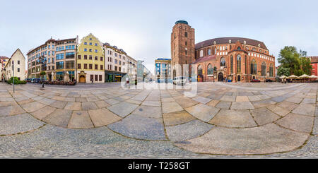360 Grad Panorama Ansicht von WROCLAW, Polen - September 2018: Vollständige nahtlose 360° Winkel Panorama in der Nähe der gotischen Kirche des Hl. Elisabeth von alten touristische Stadt equirectang