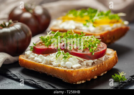 Sandwiches mit Quark und Kresse Stockfoto