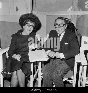 Einige werden, einige werden nicht (1970) Thora Hird, Ronnie Corbett, Datum: 1970 Stockfoto