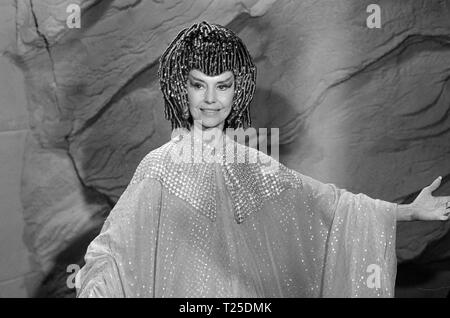 Warlords of Atlantis (1978) Cyd Charisse, Datum: 1978 Stockfoto