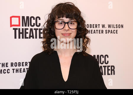 Öffnung Nacht für Alice, die von Herzen an der Robert W. Wilson MCC Theater Platz - Ankünfte. Mit: Adina Verson Wo: New York, New York, United States Wenn: 26 Feb 2019 Credit: Joseph Marzullo/WENN.com Stockfoto