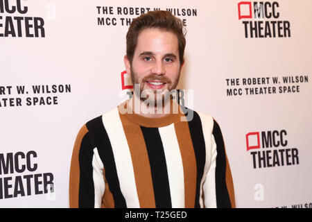 Öffnung Nacht für Alice, die von Herzen an der Robert W. Wilson MCC Theater Platz - Ankünfte. Mit: Ben Platt Wo: New York, New York, United States Wenn: 26 Feb 2019 Credit: Joseph Marzullo/WENN.com Stockfoto