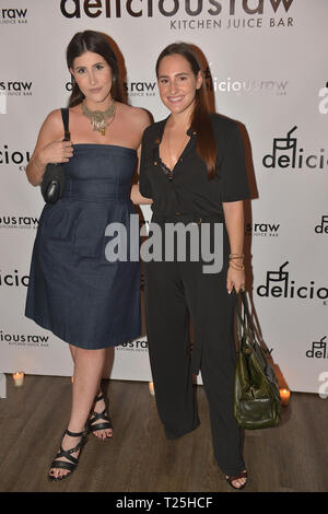 Ein intimes Abendessen Erfahrung an köstlichen Raw restaurant am 26. Februar 2019 in Miami Beach, Florida. Mit: Emilie Sobel, Bretagne Berger Wo: Miami Beach, Florida, United States Wenn: 26 Feb 2019 Credit: Johnny Louis/WENN.com Stockfoto