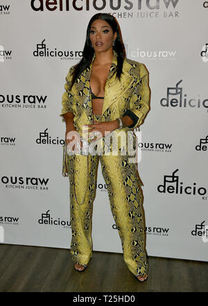 Ein intimes Abendessen Erfahrung an köstlichen Raw restaurant am 26. Februar 2019 in Miami Beach, Florida. Mit: Joseline Hernandez Wo: Miami Beach, Florida, United States Wenn: 26 Feb 2019 Credit: Johnny Louis/WENN.com Stockfoto