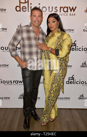 Ein intimes Abendessen Erfahrung an köstlichen Raw restaurant am 26. Februar 2019 in Miami Beach, Florida. Mit: Danny Jelaca, Joseline Hernandez Wo: Miami Beach, Florida, United States Wenn: 26 Feb 2019 Credit: Johnny Louis/WENN.com Stockfoto