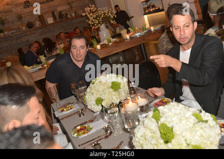 Ein intimes Abendessen Erfahrung an köstlichen Raw restaurant am 26. Februar 2019 in Miami Beach, Florida. Mit: Ben Steiner, Jared Shapiro Wo: Miami Beach, Florida, United States Wenn: 26 Feb 2019 Credit: Johnny Louis/WENN.com Stockfoto