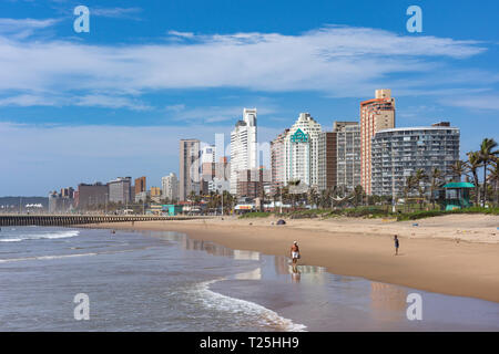 Beachfront Hochhäuser von North Beach, Durban, KwaZulu-Natal, Südafrika Stockfoto