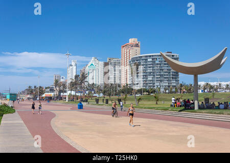 Beachfront Hochhäuser aus den unteren Marine Parade, North Beach, Durban, KwaZulu-Natal, Südafrika Stockfoto