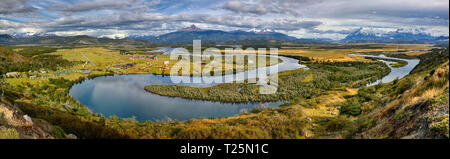 Panoramablick vom Mirador Rio Serrano - Torres del Paine N.P. (Patagonien, Chile) Stockfoto