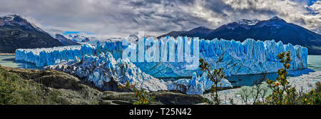 Perito Moreno Gletscher im Los Glaciares Nationalpark N.P. (Argentinien) - HDR-Panorama, 01. Stockfoto