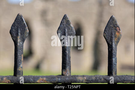 Schwarz Geländer spikes Stockfoto