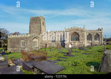 St Beuno's Kirche in Clynnog Fawr ist das beste Beispiel für eine Tudor Kirche im Norden von Wales. Es wurde einige Zeit zwischen 1480 und 1486. Stockfoto