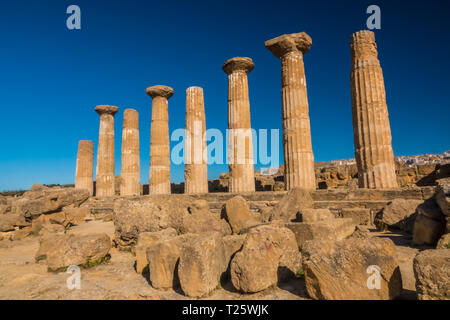 Tempel des Herakles, Tal der Tempel, Agrigento, Sizilien, Italien. Ein UNESCO-Weltkulturerbe, die größte archäologische Stätte der Welt und o Stockfoto