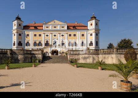 Staat Schloss Milotice, Perle Sudmahrens, ist ein einzigartig erhaltenen Komplex von barocken Gebäuden und Garten Architektur Stockfoto