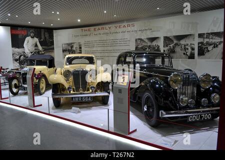 Eine Anzeige der Luxus 1930er Jaguar Cars bei Coventry Transport Museum, Coventry, West Midlands, UK Stockfoto