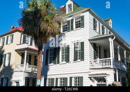 Historische Häuser in der Innenstadt von Charleston in South Carolina Stockfoto