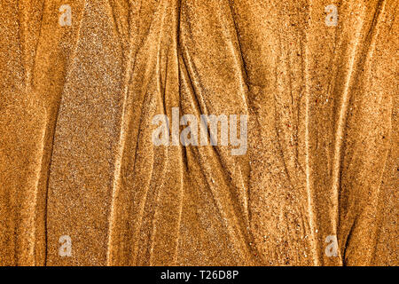 Sand Textur mit Tide-Möglichkeiten durch Wasser Stockfoto
