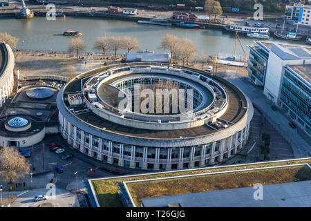 Die Lloyds Banking Group HQ, Millennium Square und wir Die neugierig. Bristol aus der Luft. Stockfoto